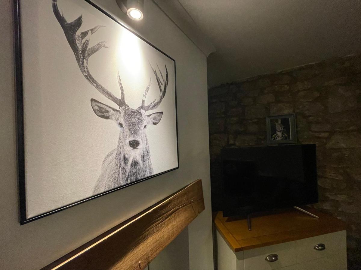 Traditional Cosy Pet Friendly Cottage By The Canal With Cymru Holidays Кумбран Экстерьер фото