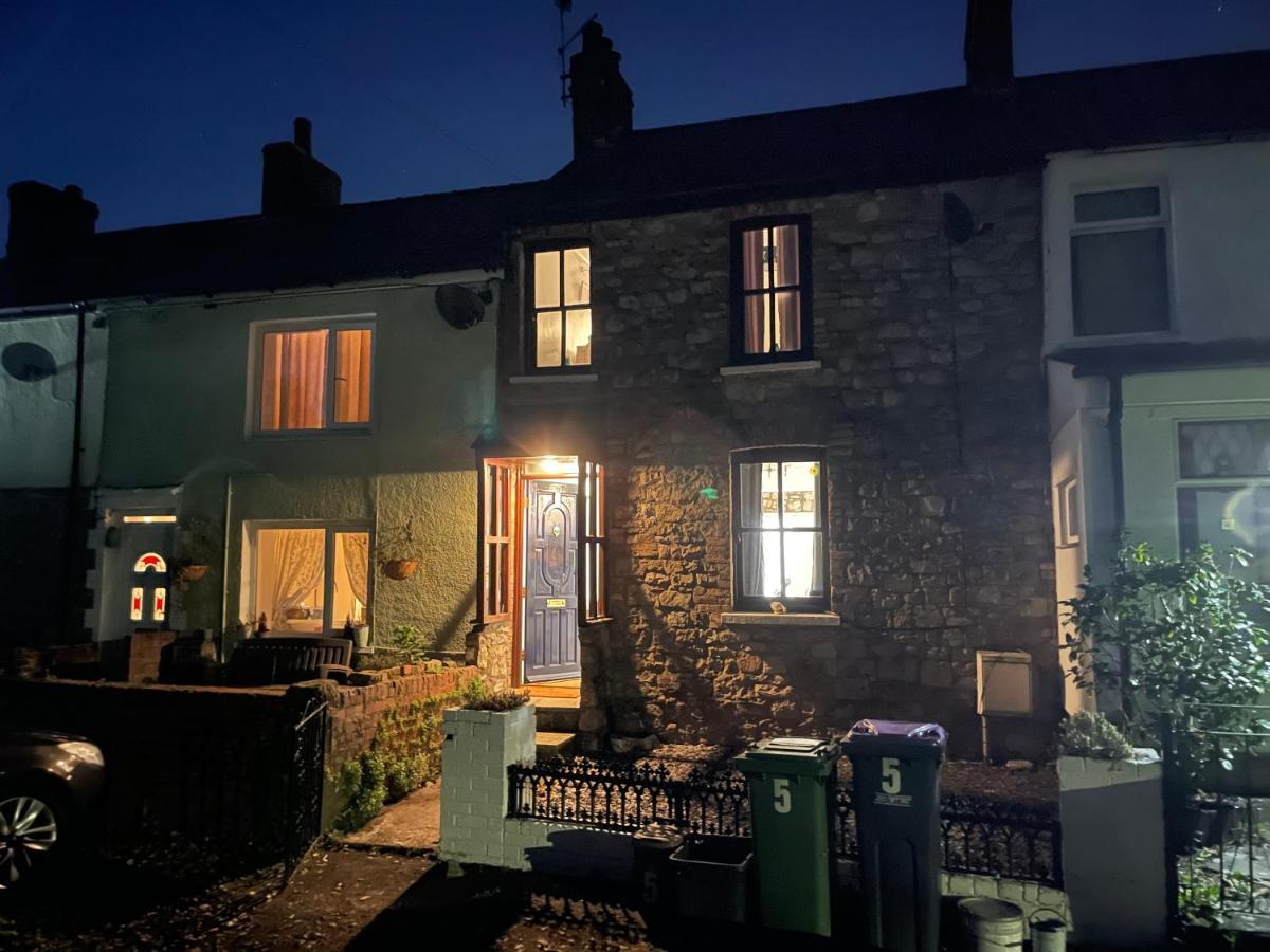 Traditional Cosy Pet Friendly Cottage By The Canal With Cymru Holidays Кумбран Экстерьер фото