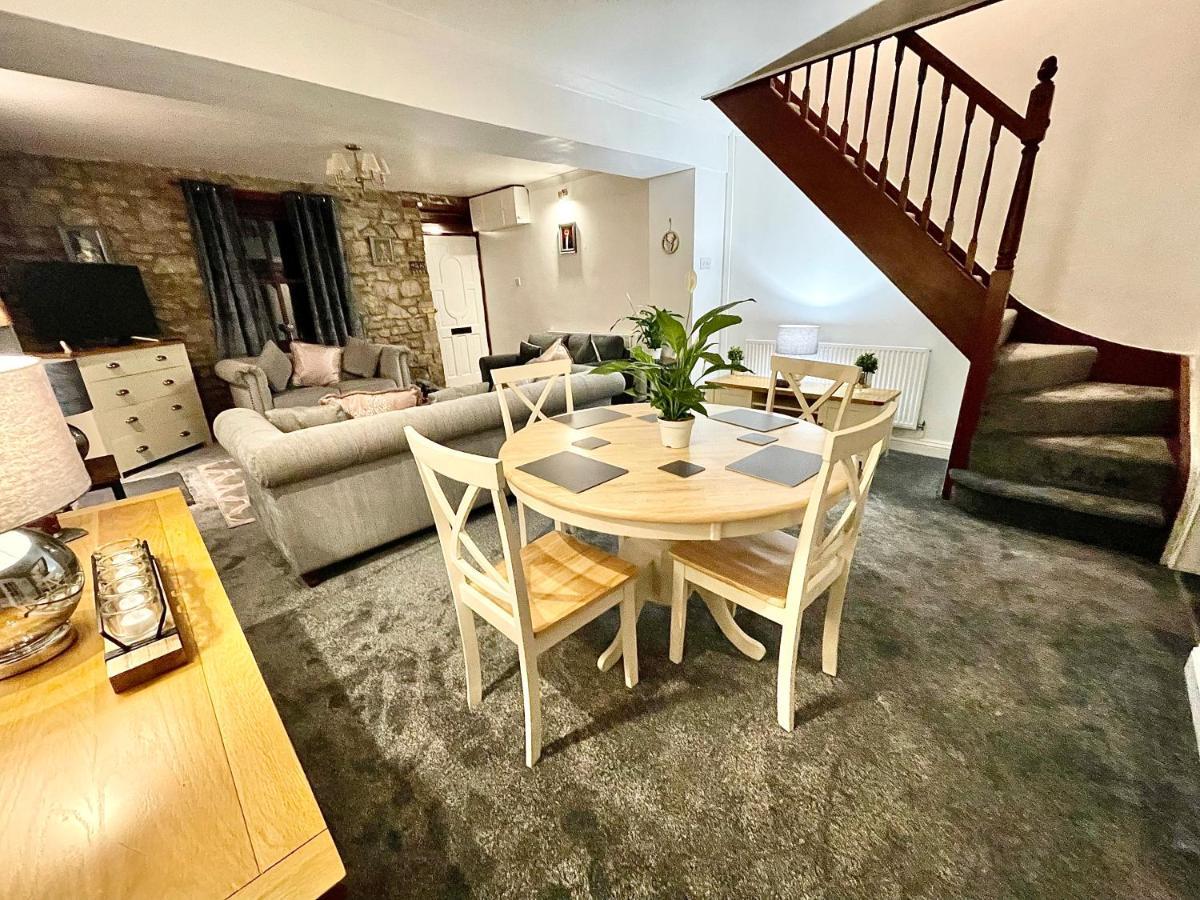 Traditional Cosy Pet Friendly Cottage By The Canal With Cymru Holidays Кумбран Экстерьер фото